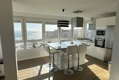 Image de Apartamento de Lujo con Espectaculares Vistas al mar y Primera Línea de Playa