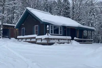 Image de Charmingly updated 2 bed cabin with WiFi in Rangeley Maine