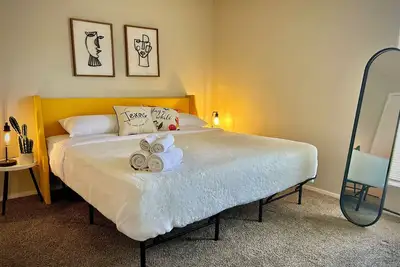 Image de King bed, central, worker-friendly, LongStayDiscount