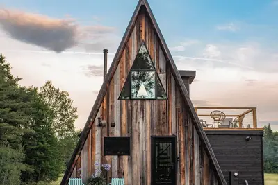 Image de Cozy New A-frame on The Kingdom Trails with A/C, Wood Stove, Firepit, Foosball