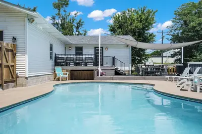 Image de Pvt Outdoor Pool, HotTub & Yard! Near Branson Shows, Games & Ball Fields - Free Daily Tickets!