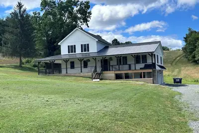 Image de Bring the whole family to this large beautiful home!