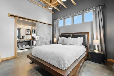 Modern Loft ~ Ac ~ Garage