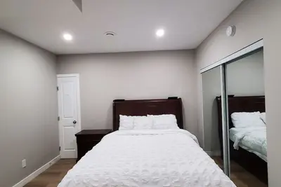 Image de Separate Entrance Basement Suite