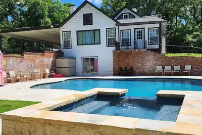 Image de Spacious 10-bedroom Compound  with Pool, Hot tub and strong Wi-fi