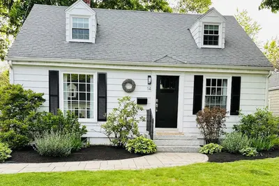 Sweet 3 bedroom, 1 bath - 1 minute to Portland and steps from ocean!