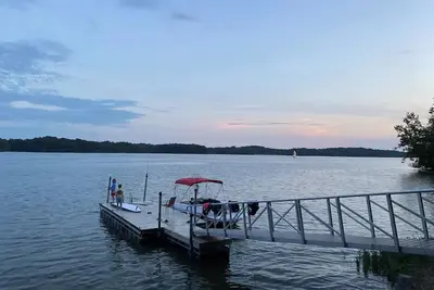 Image de Lake front 3-bedroom house @ Rocky Fork Lake with Private Dock