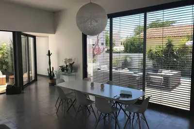 Image de Maison familiale au calme, de qualité, avec piscine