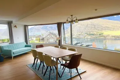 Image de Private rooms with bathrooms and lake views. Two Spacious lounges enjoy peace.