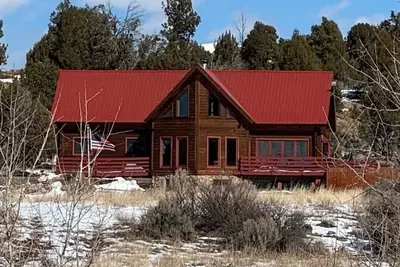 Image de Private Log Cabin; Pond, Hot tub, Star Gazing, Shuffle Board, Sauna