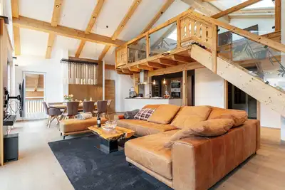 Image de Penthouse de luxe avec billard et sauna privé