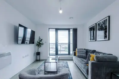 Image de Modern Apartment in Salford Quays With Balcony That Offers Stunning River-Views