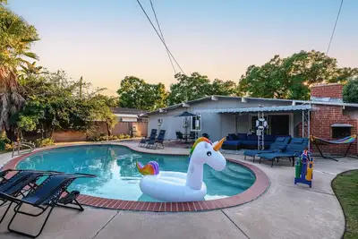 Image de Cozy 4-bedroom house with Pool. Mins to Disney