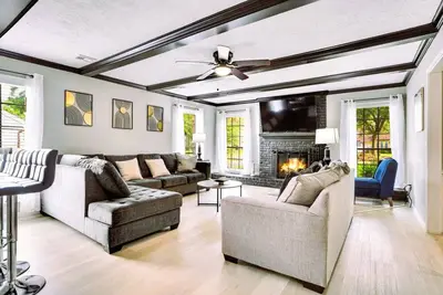 Image de Elegant Houston Getaway w/ Private Pool & Grill