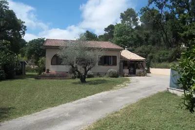 Image de Maison 120 m2 parking terrain plat 1400 m2 et piscine 8 x 4 apied du village