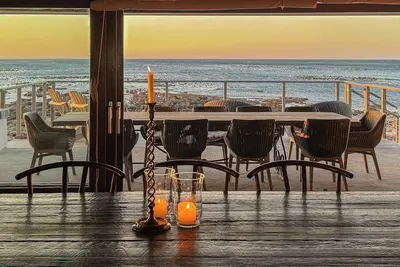 Image de Spectacular OnTheBeach 5 bedrooms and 2 extra bedrooms separate Cottage