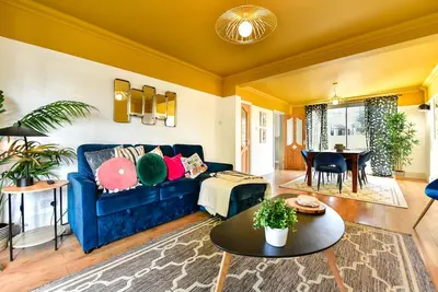 Image de Stylish 3 bed central home with parking!