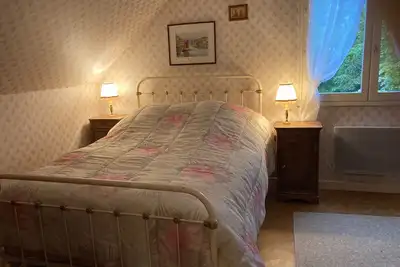 Image de Une maison au calme dans un grand parc