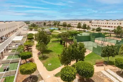 Golf  San Jordi (Vinaros) Appartement de 81m2\n2 Ch, 2 Sdb et Salon 2  jardins.