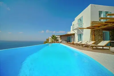 Image de Luxury Villa with Infinity Pool and Helipad