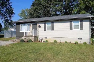 Image de Home Away - Newly Updated 3-Br house with WiFi and Ac in the heart of Beaver Dam