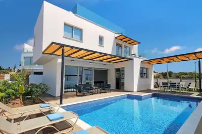 Villa Rosaleen - Ayia Napa Resort Center