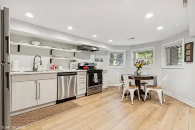 Image de Cozy 2-Bedroom Apartment with WiFi, Ac & More in Hip Logan Square