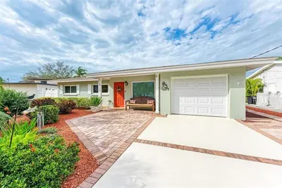 Image de Bright 3-bedroom Waterfront Home Close to Img~Beaches~Srq