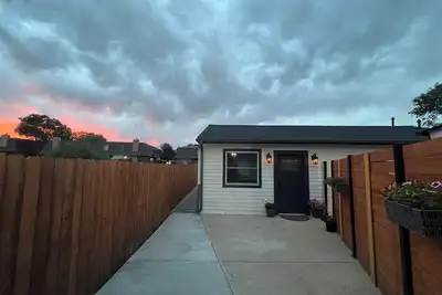 Image de The Casita - Private Guesthouse in the heart of Aurora!