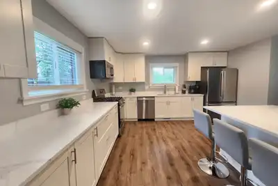 Image de Luxury 4-bedroom home in beautiful Willowbrook Forest Preserve area with Ac WiFi