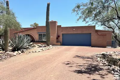 Image de Territorial style home in the serene and picturesque Catalina Foothills.