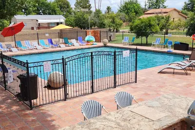 Image de Gorgeous Estate Living w/Pool, Beach Vb, Dogs Ok, Gameroom, 27 guest- 5 acres