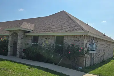 Image de Cozy 3-bedroom condo with by the Mercedes Premium Outlets.