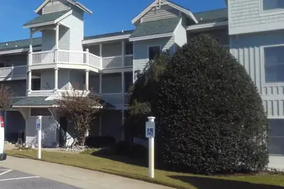 Image de Cozy 3-bedroom condo on golf hole in amenity- rich, sound-front gated community!
