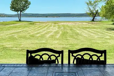 Image de Charming waterfront retreat on Pk with  beach swimming area