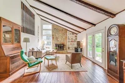 Image de Spacious Home w/ Porch, 4 Mi to Downtown Clemson!