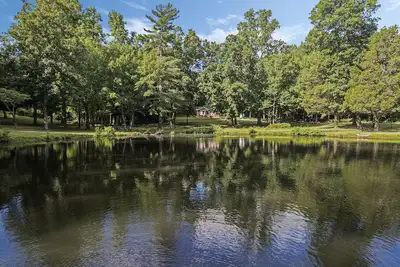 Image de Lakeside, 2-Bedroom Cottage with Fire Pit in Dickson
