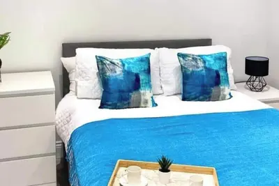 Image de Springtime Comfort: Modern 2-Bed Cosy Apartment, Central Location