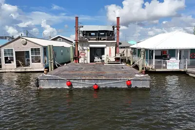 Image de Front Row Venice Marina 3 Beds 1 Bath Sleeps 10 Huge Front Deck W/D Ice Wifi &Tv