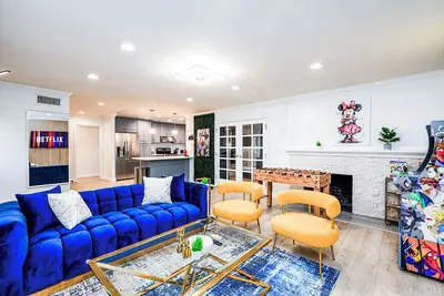 Image de Mins to Disney Luxe Living 4br Arcade + Foosball