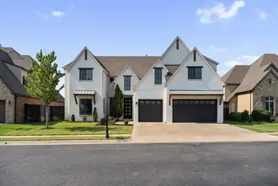 Image de Luxury Riverside Home with Theatre