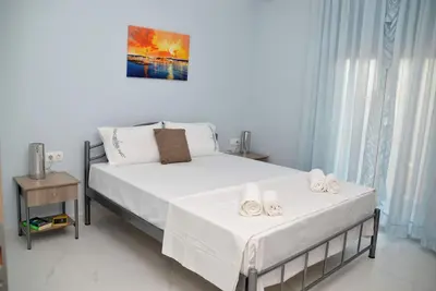 Image de A spacious apartment close to the sea, ideal for couples, families and friends.