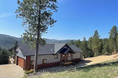 Image de Spacious, 3 bedroom private cabin on 6 acres. Near Mickelson trail & Deadwood