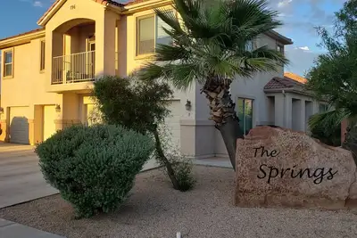 Image de Beautiful Condo w/balcony and an additional game room, swimming pool and more!