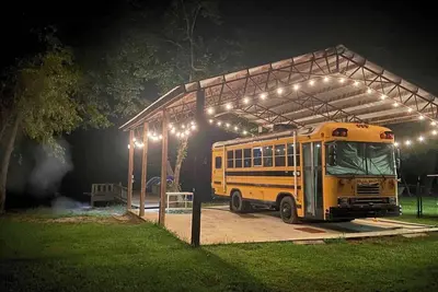 Image de Skoolie on Lake Weiss | Lake Front & Fishing