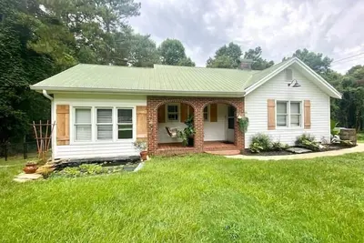 Image de New Travelers Rest | Cute Bungalow Close to I-20