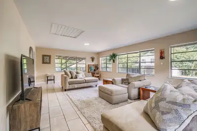 Image de Sunny Warner Robins Home ~ 1 Mi to Robins Afb!