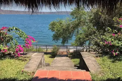 Image de La Giralda - Lakefront - Pool - Relaxation Haven