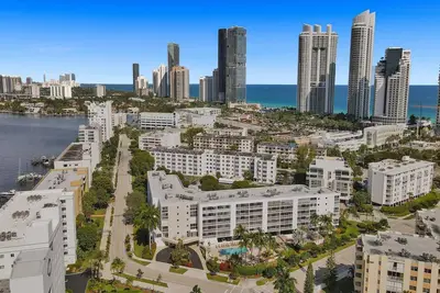 Image de Cozy 2-bedroom condo with WiFi, Ac in sunny Sunny Isles