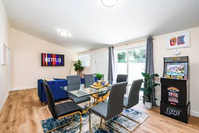 Image de Cozy 4 Bed & 2 Bath Perfect for Insurance Stay